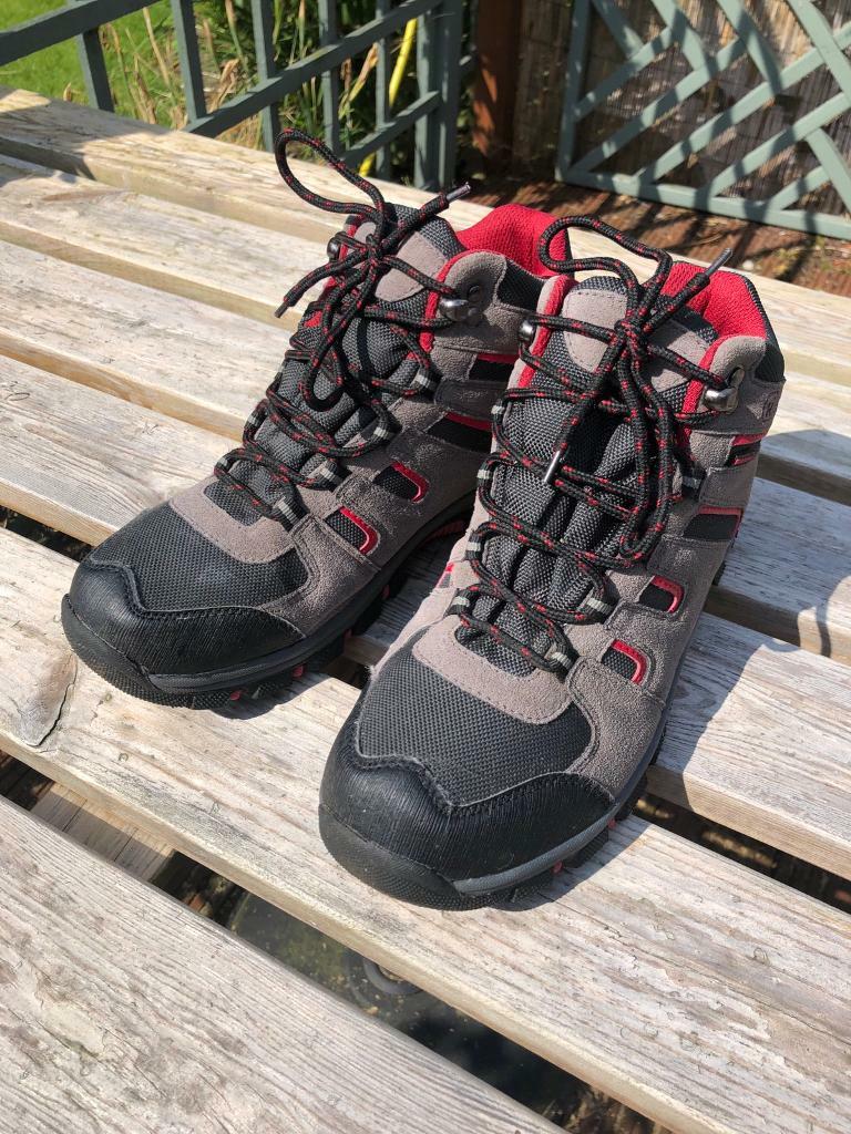 mens walking boots size 7